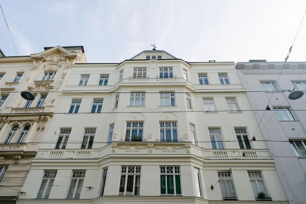 Appartement Classy In Josefstadt Perfect For 4-6 Wenen