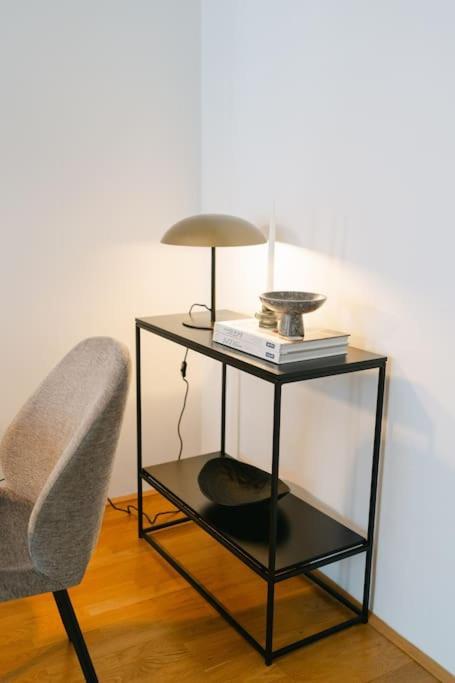 Classy In Josefstadt Perfect For 4-6 Appartement