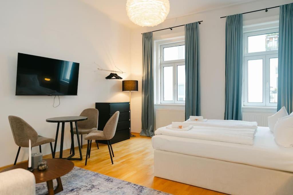 Classy In Josefstadt Perfect For 4-6 Appartement Wenen