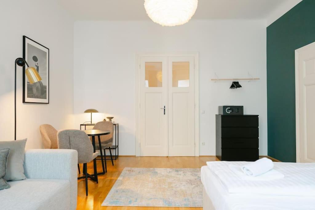 Classy In Josefstadt Perfect For 4-6 Appartement